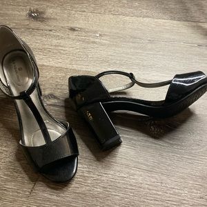 Bandolino patent t-straps